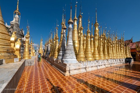 20191123__00059-39 Pagode Shwe Inn tain: stupas restaurés (récemment). Chacun porte la plaque du donateur (souvent étranger) qui a permis la restauration